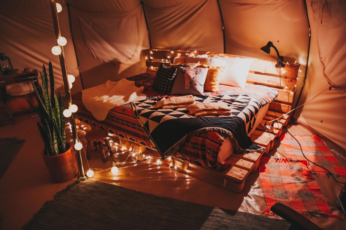 Tête de lit en bois de palette : le tuto pas à pas (petit budget)