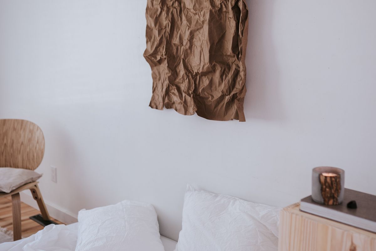 Décoration petite chambre dans un style japandi épuré
